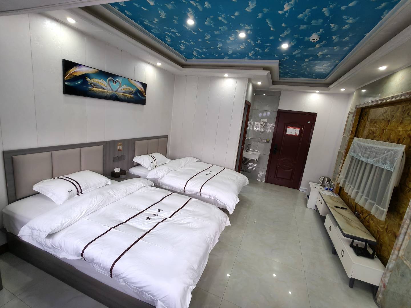 百里杜鹃繁花畔民宿