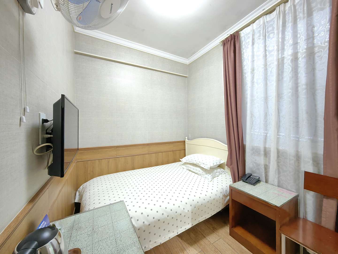 上海九宇旅店