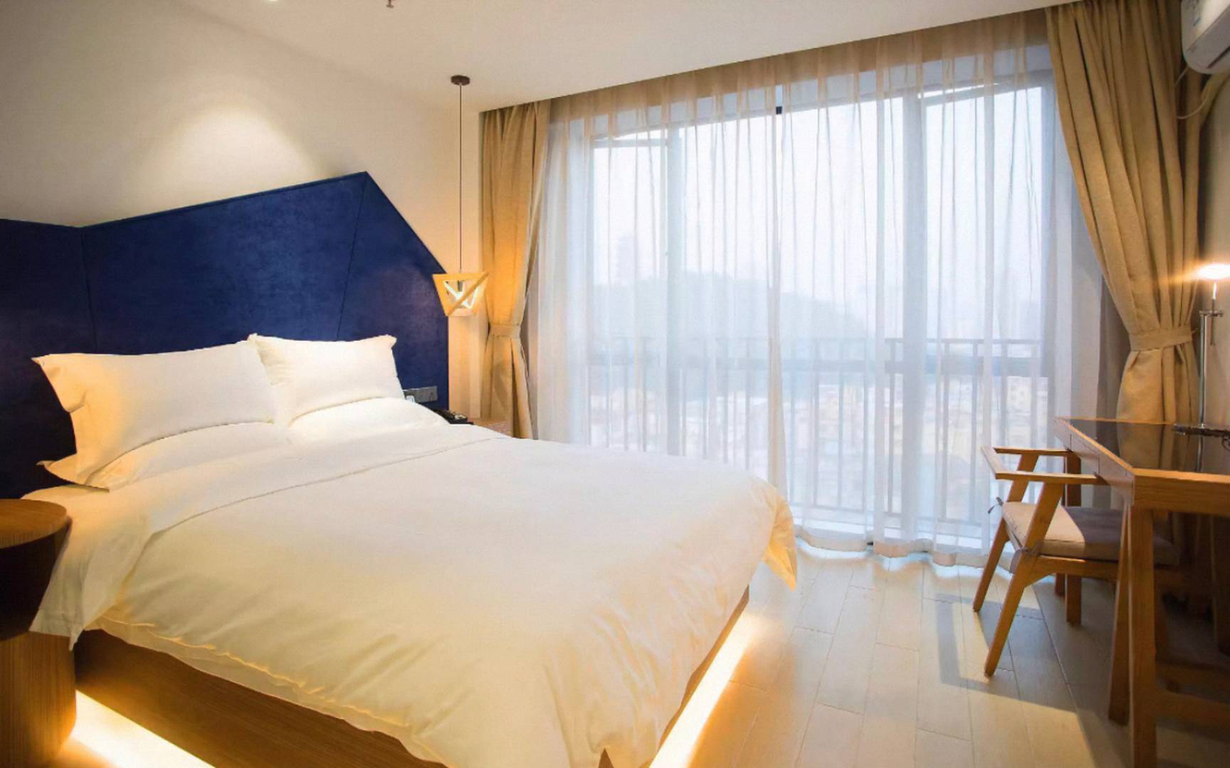 TOP Hotel首席设计师公寓(千灯湖度假区广佛电商城店)