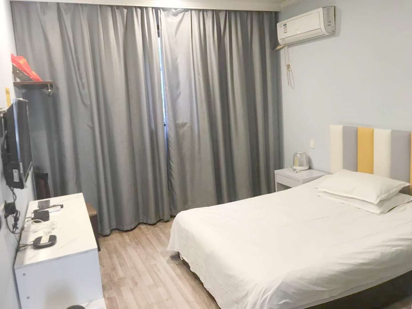 海蓝宾馆(文苑路店)