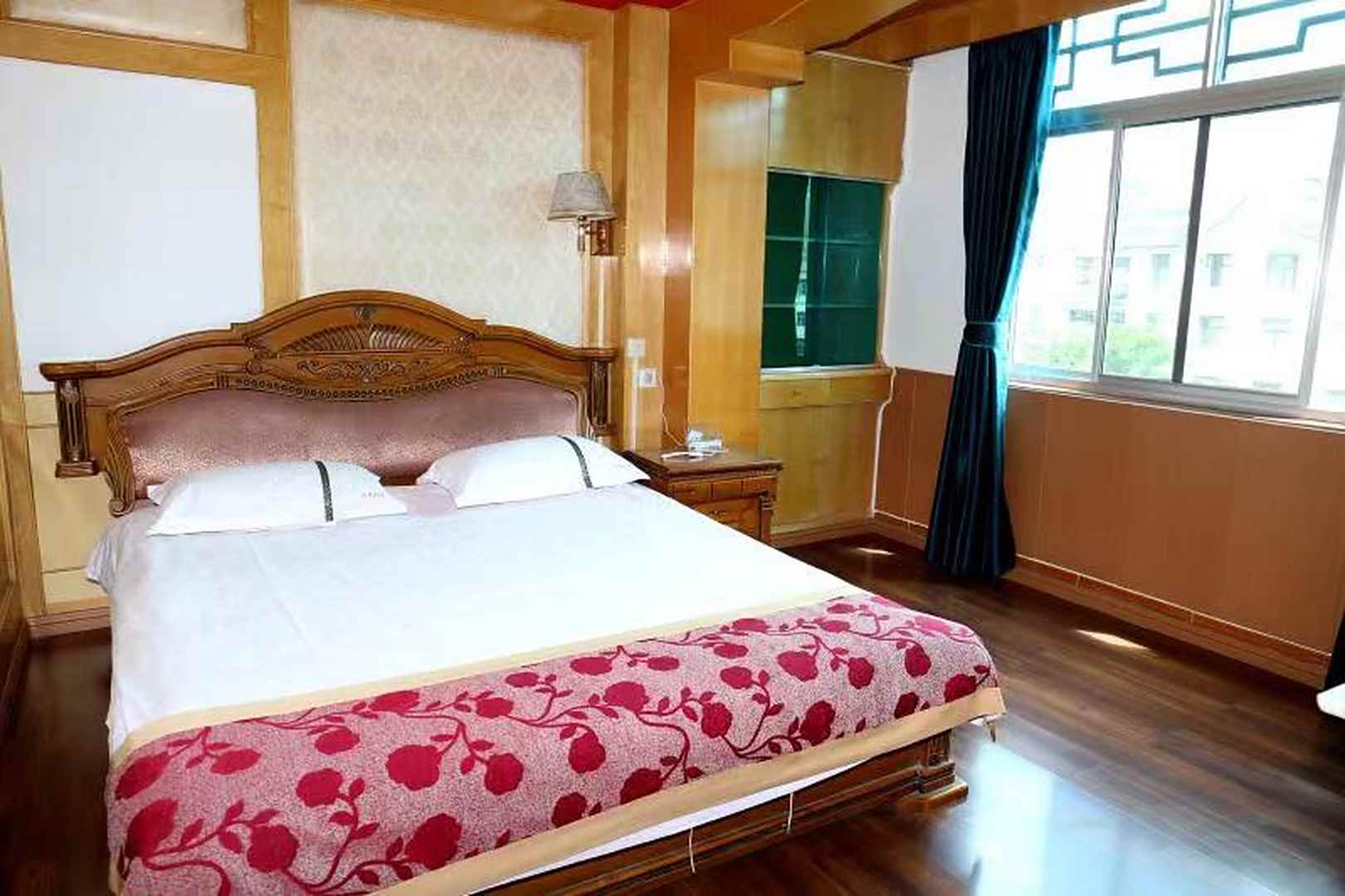 镇沅鹏鹄宾馆
