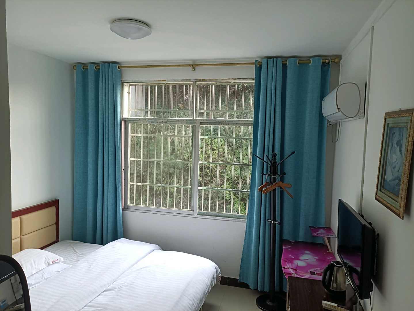 通道蓝天宾馆(万佛路店)