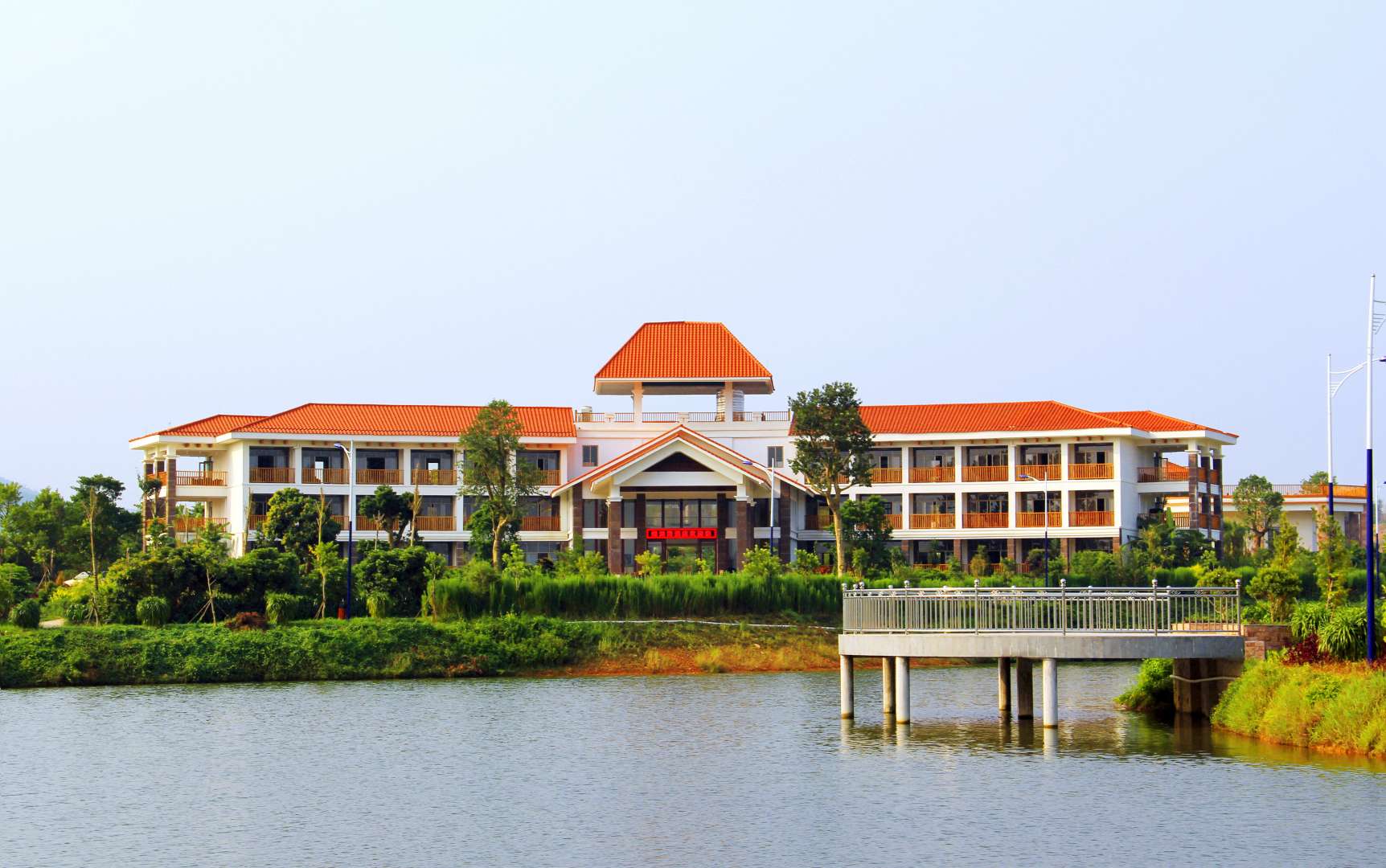 化州燕岭绿湖湾酒店