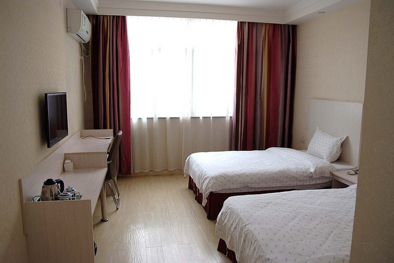 天安宾馆(赤壁路店)