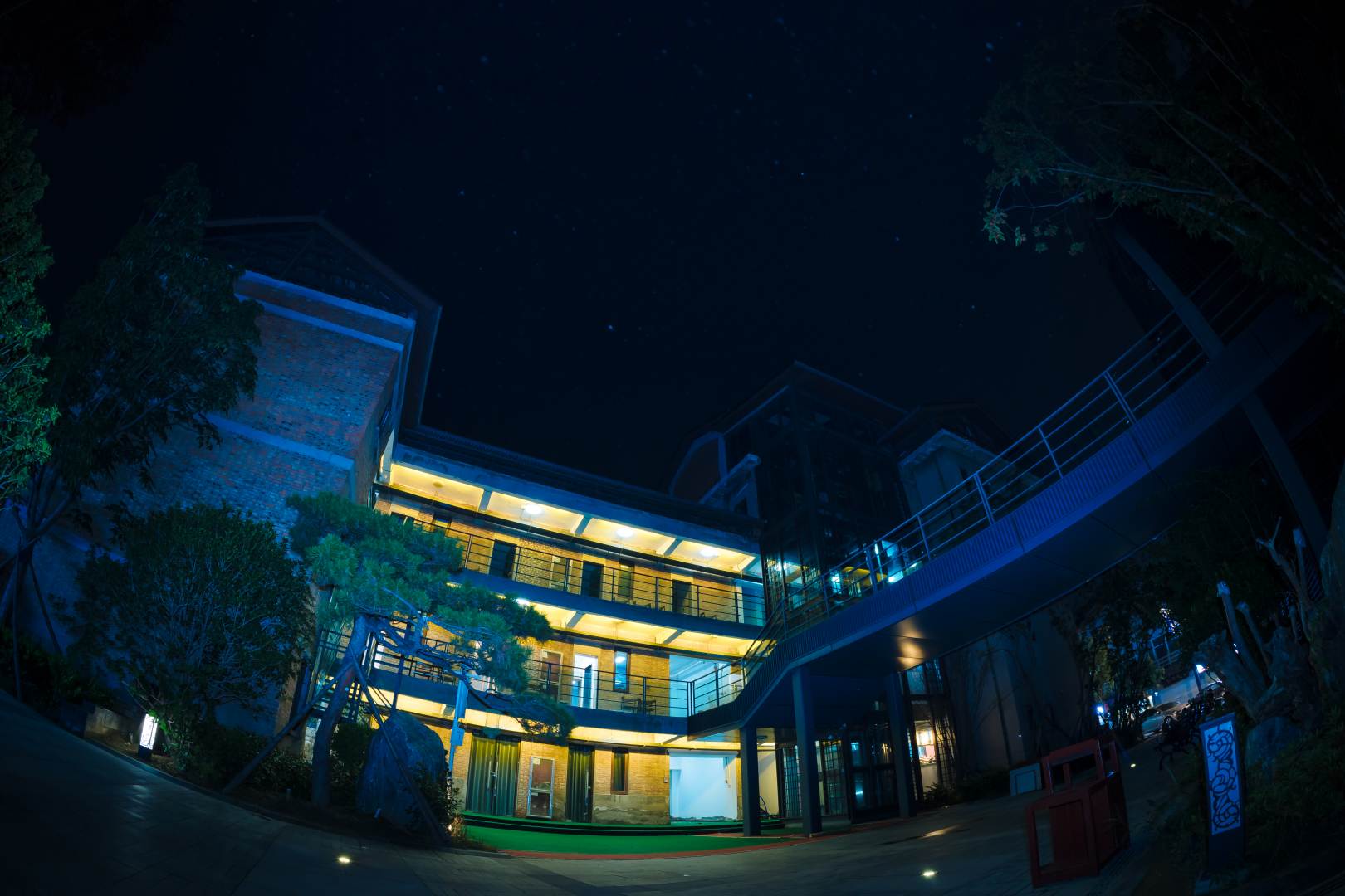 开封聚舍花语民宿(清明上河园龙亭公园店)