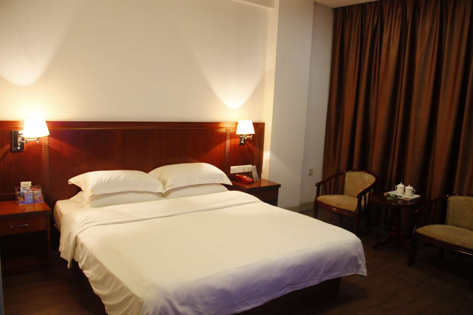 东兴金岛假日商务酒店