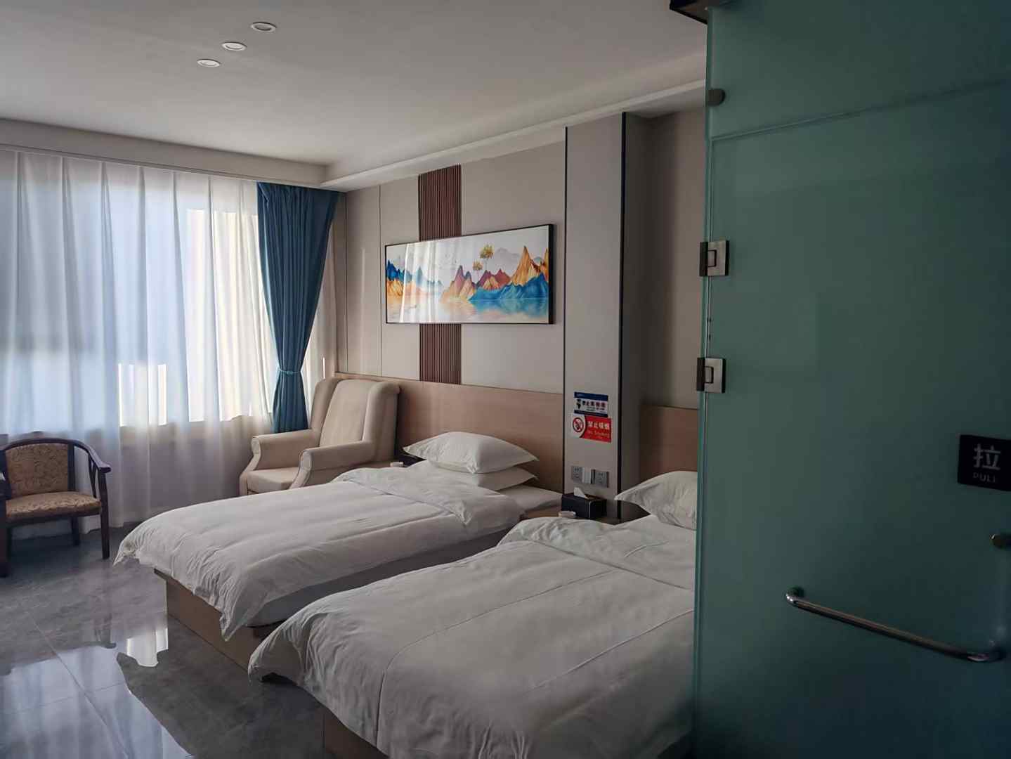 鸿运酒店(榆阳区和平医院南)