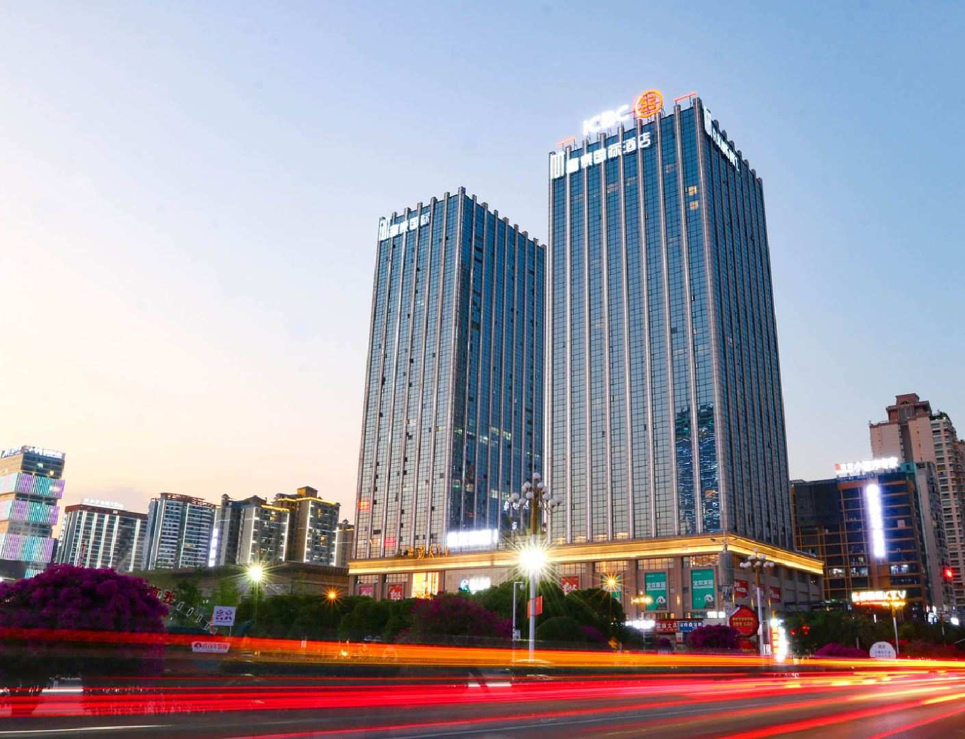 兴义富康锅际酒店(桔山广场梦乐城购物中心店)