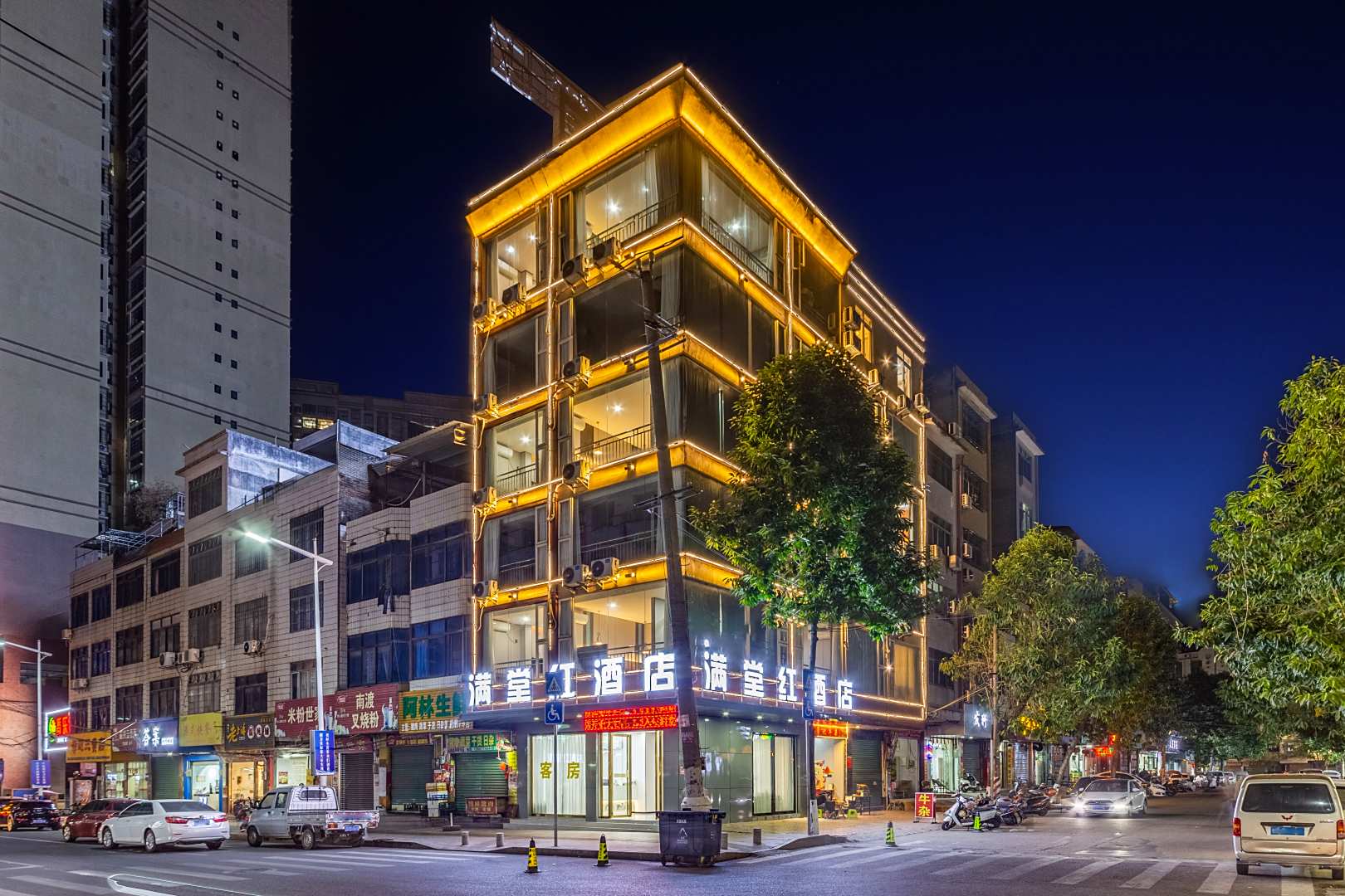 岑溪满堂红酒店(岑溪汽车总站店)