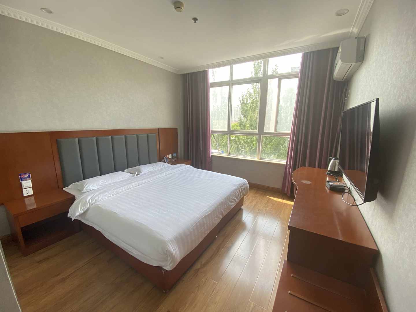 延安清舍宾馆(延安大学杨家岭店)
