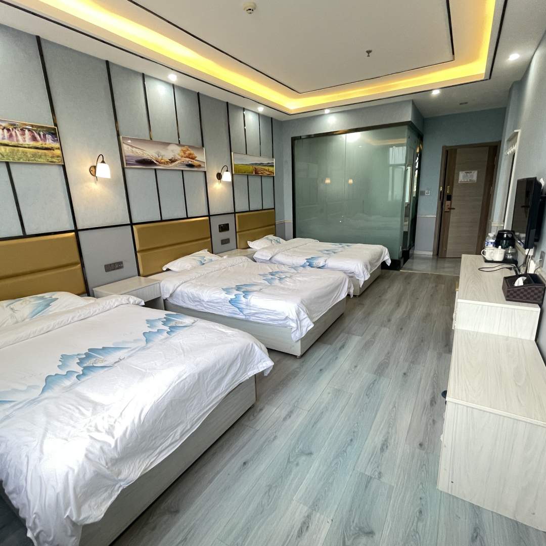 久治四叶草大酒店