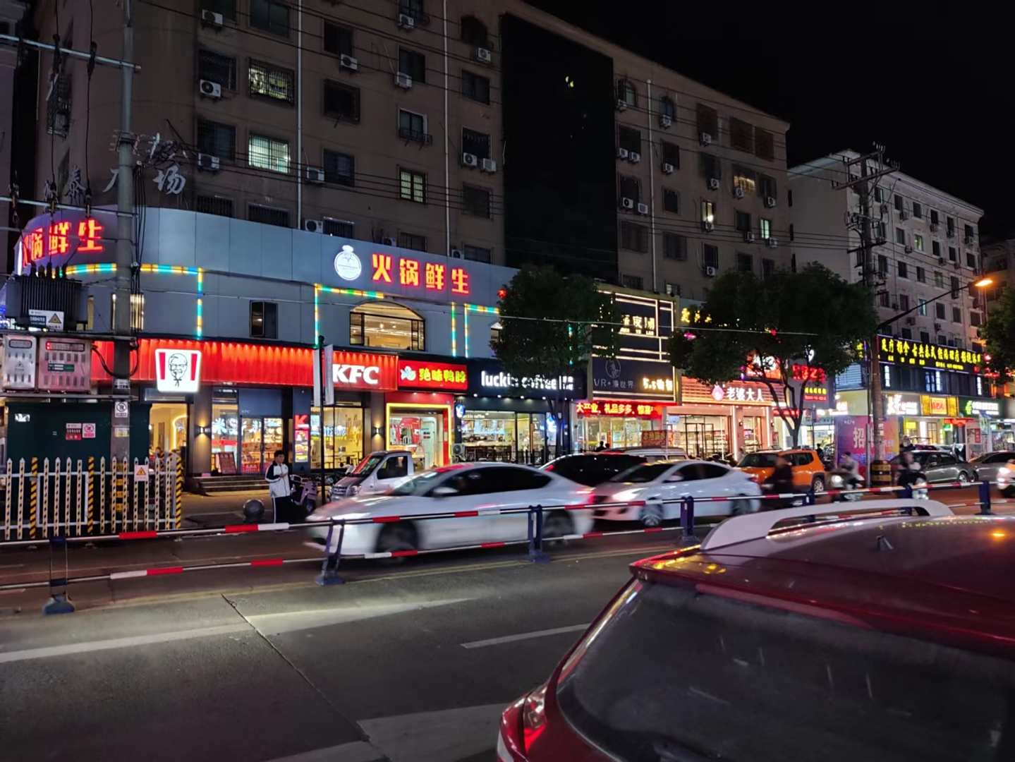隆驿商务酒店(苍南动车站店)