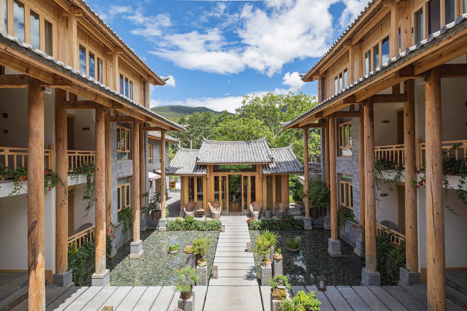 阿若康巴庆云庄园