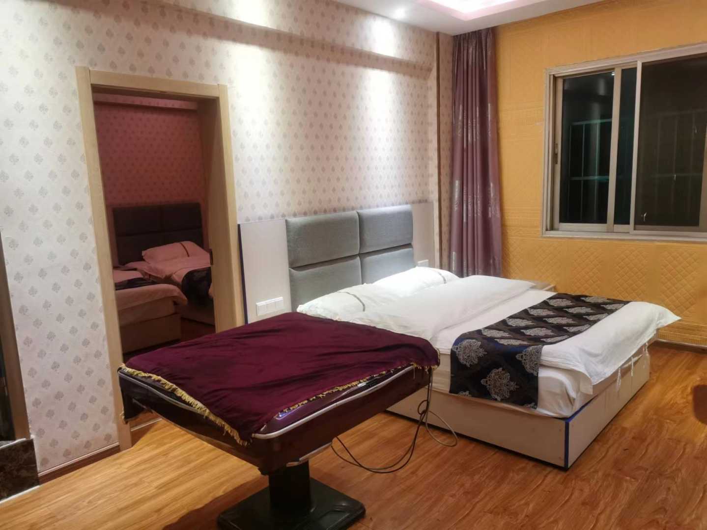 陆良世佳酒店