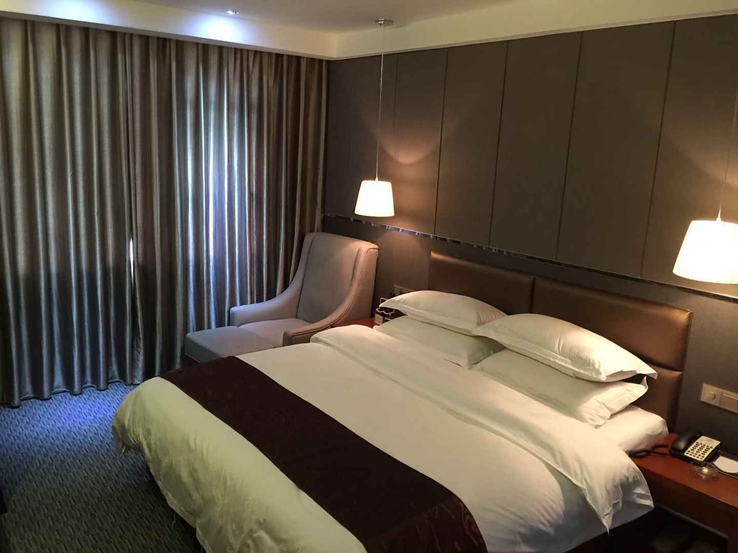 丽都假日酒店