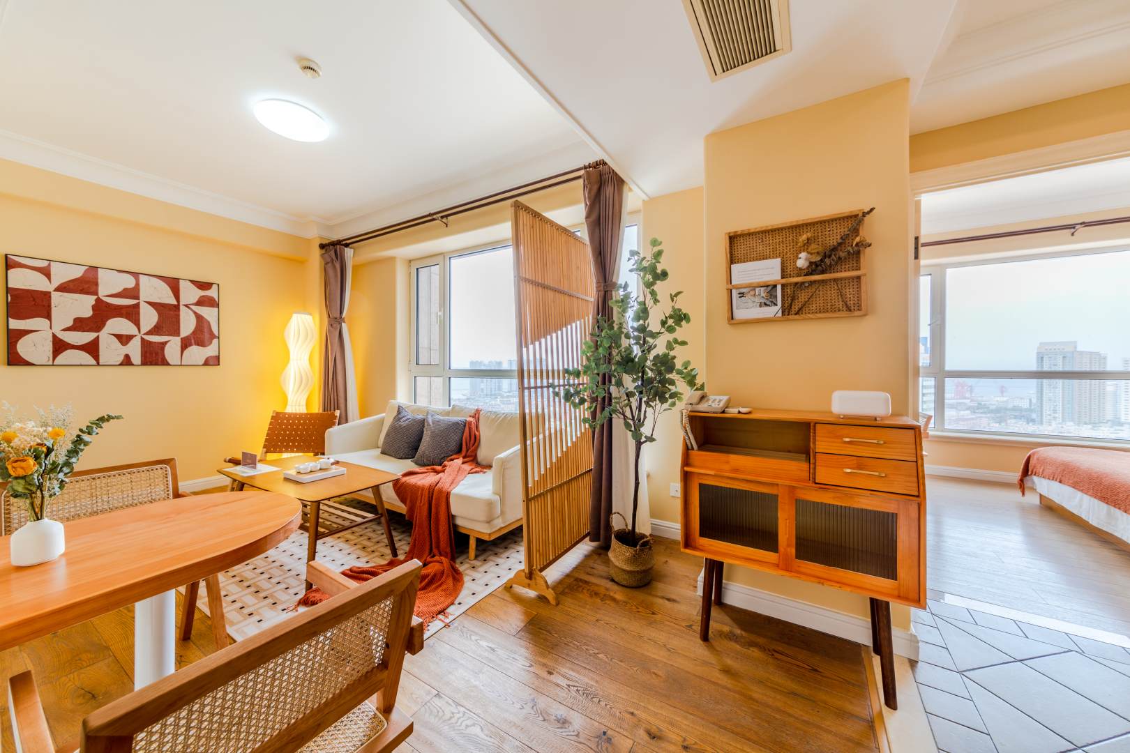 VK House设计师民宿(大连青泥洼桥火车站店)