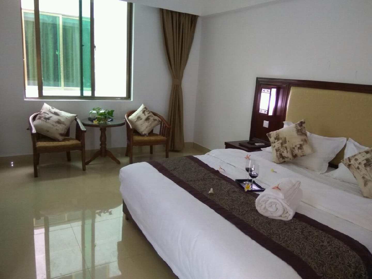 琼中森泉商务酒店