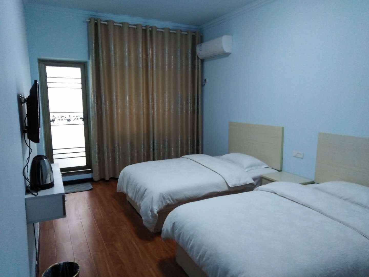屈场旅馆