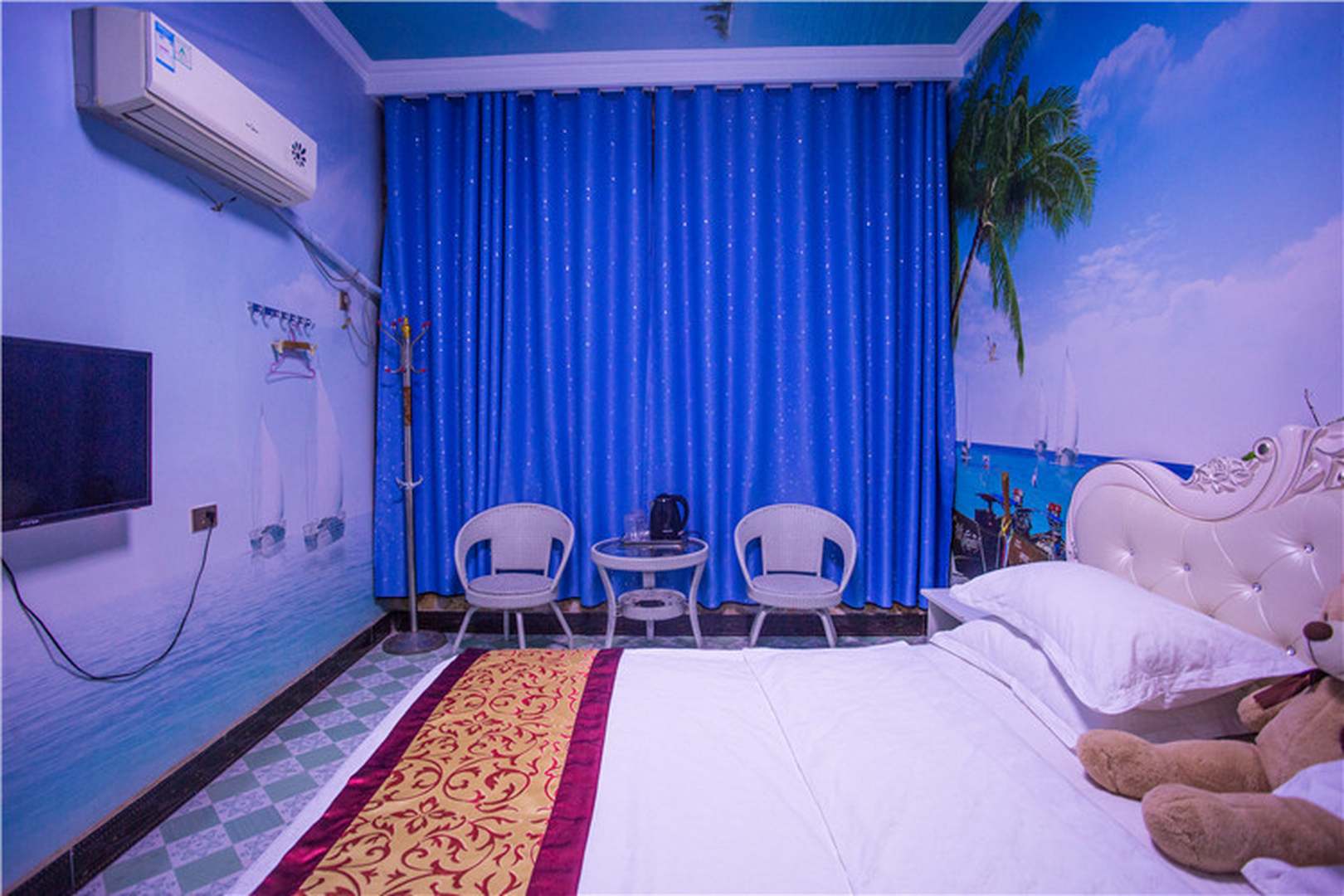 阳光主题宾馆(湖北工程学院南大门店)