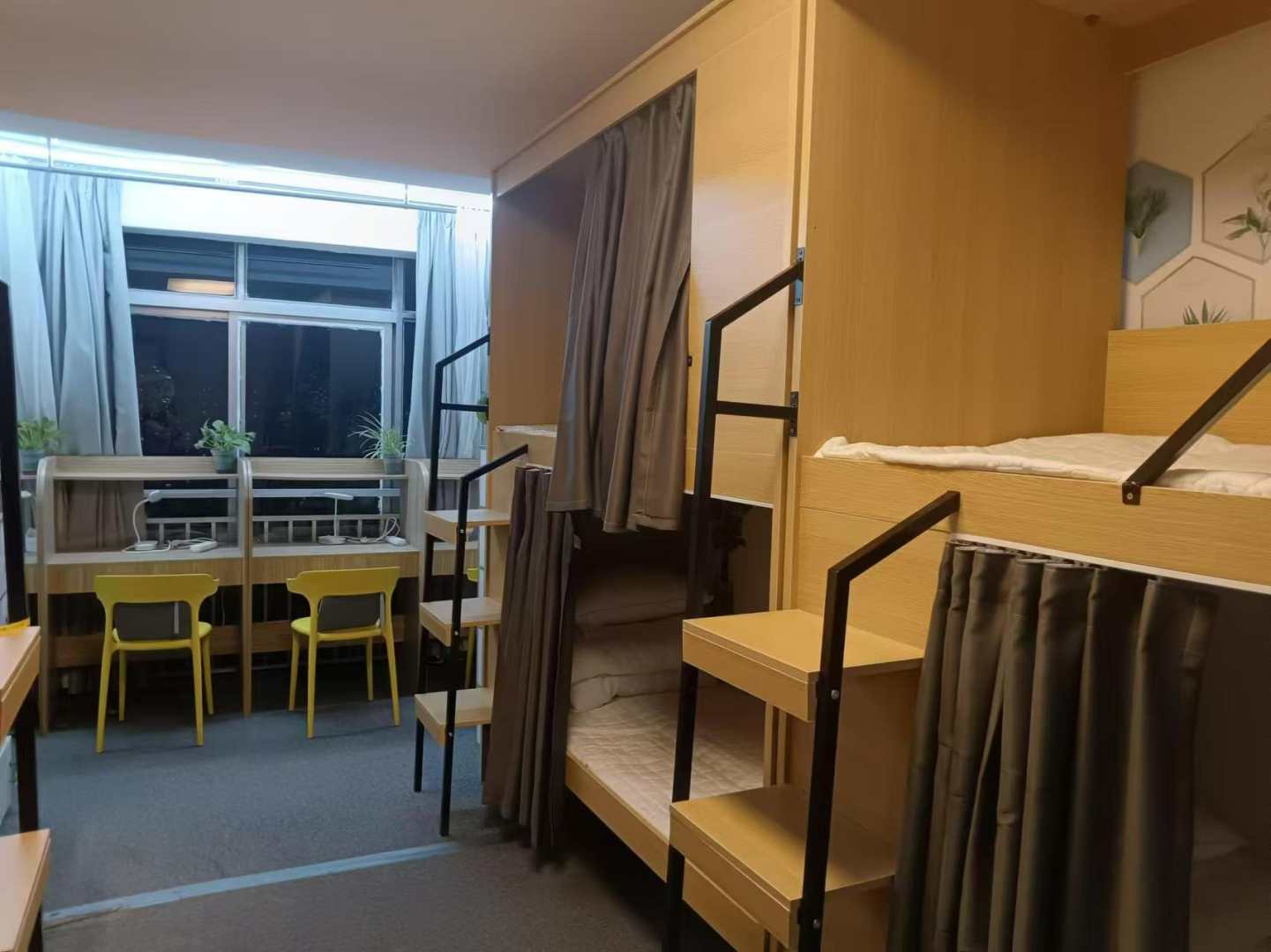 星辰青年旅舍(广西大学地铁站店)