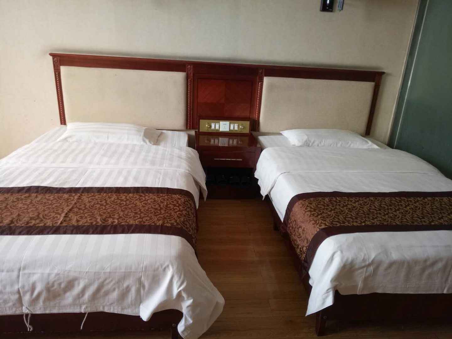 黄河名都商务宾馆(黄河东街店)