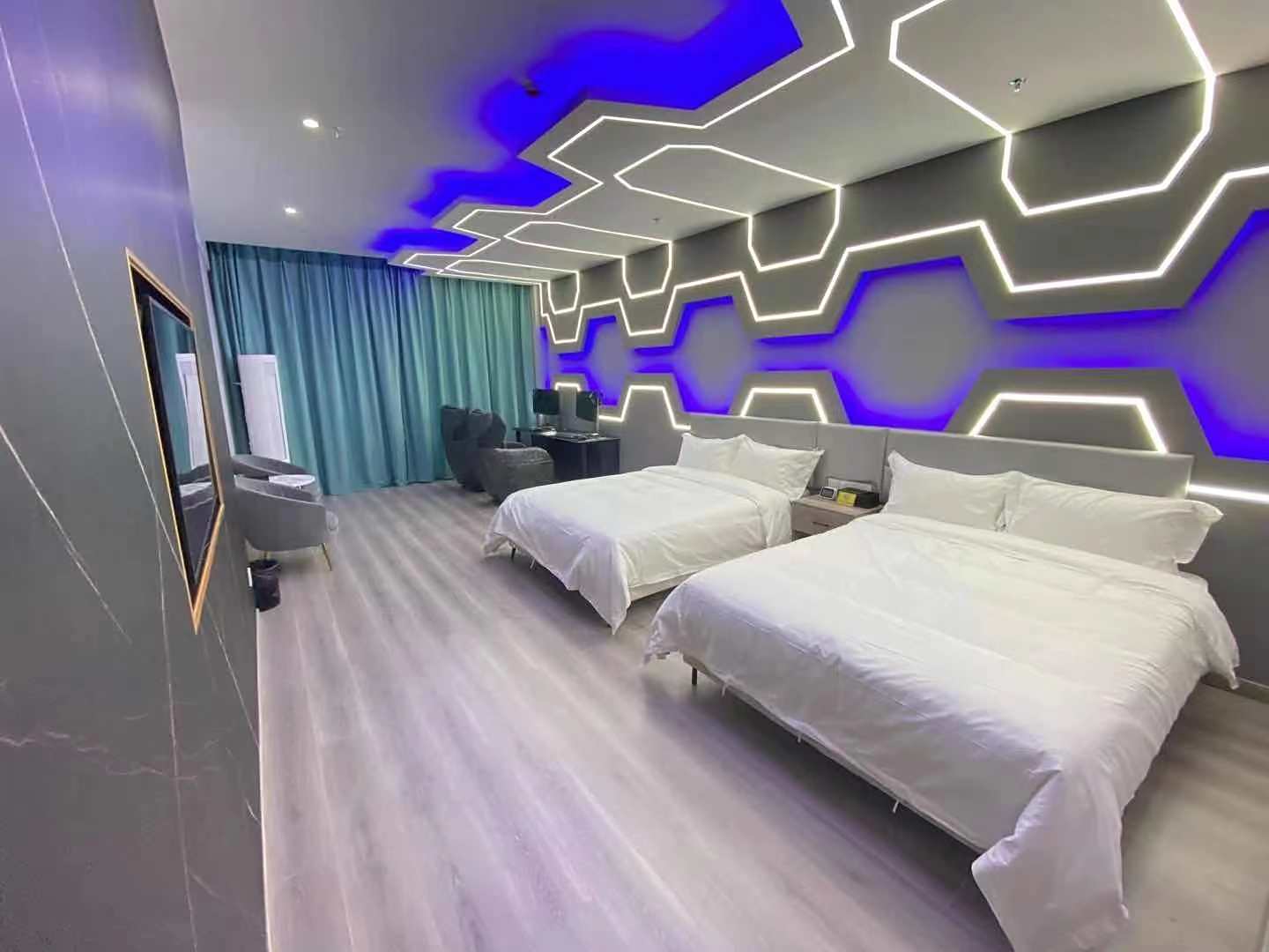 兴义黑曼巴电竞酒店