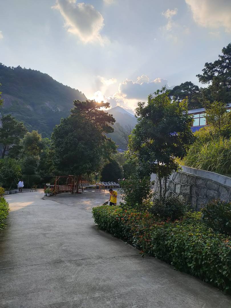 秀丽山庄
