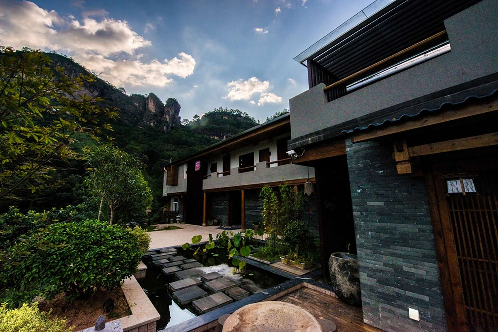 武夷山绿茶隐山房(武夷山景区兰汤桥店)