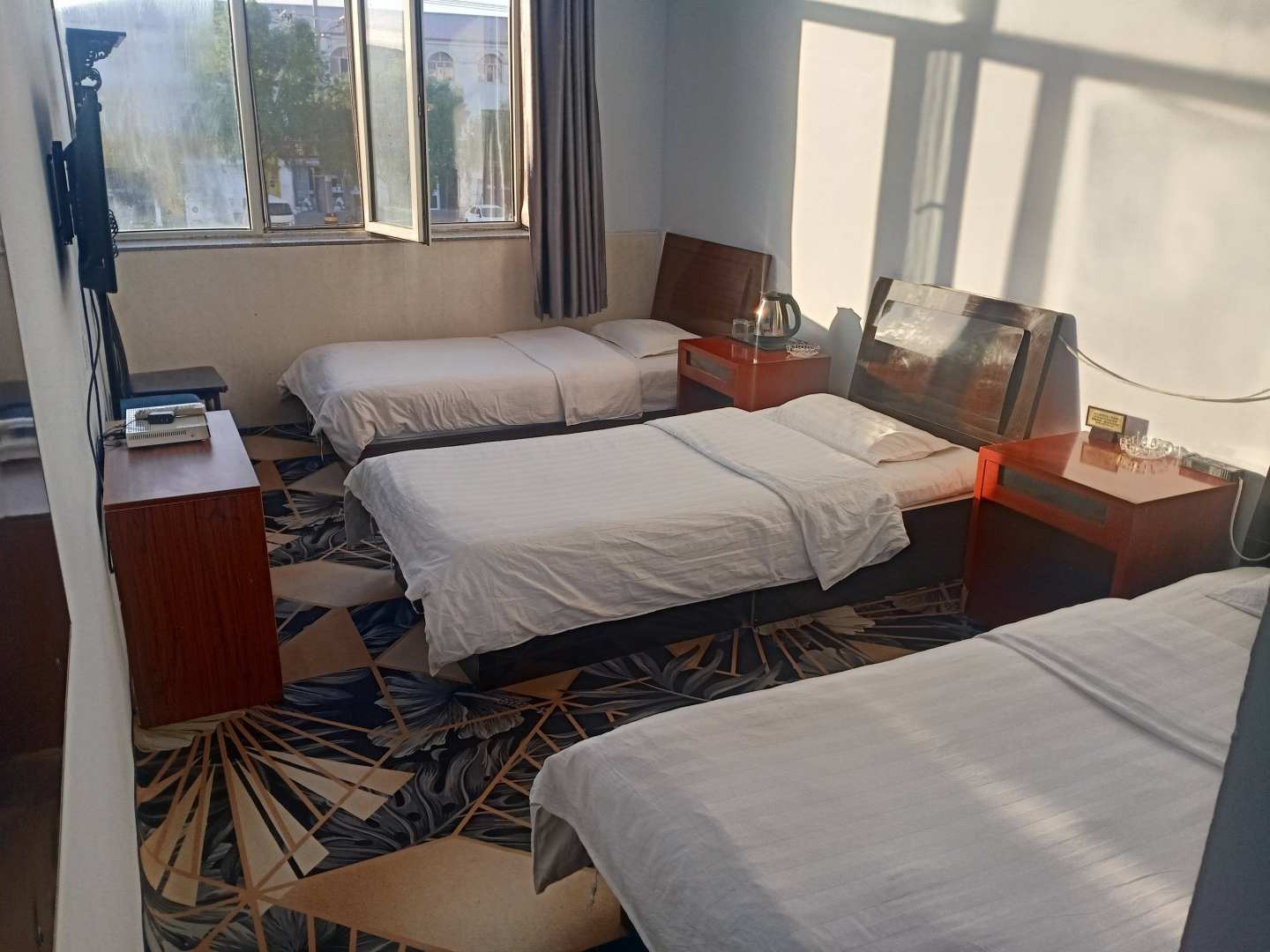 恒盛隆商务宾馆(泰和家园北区南)