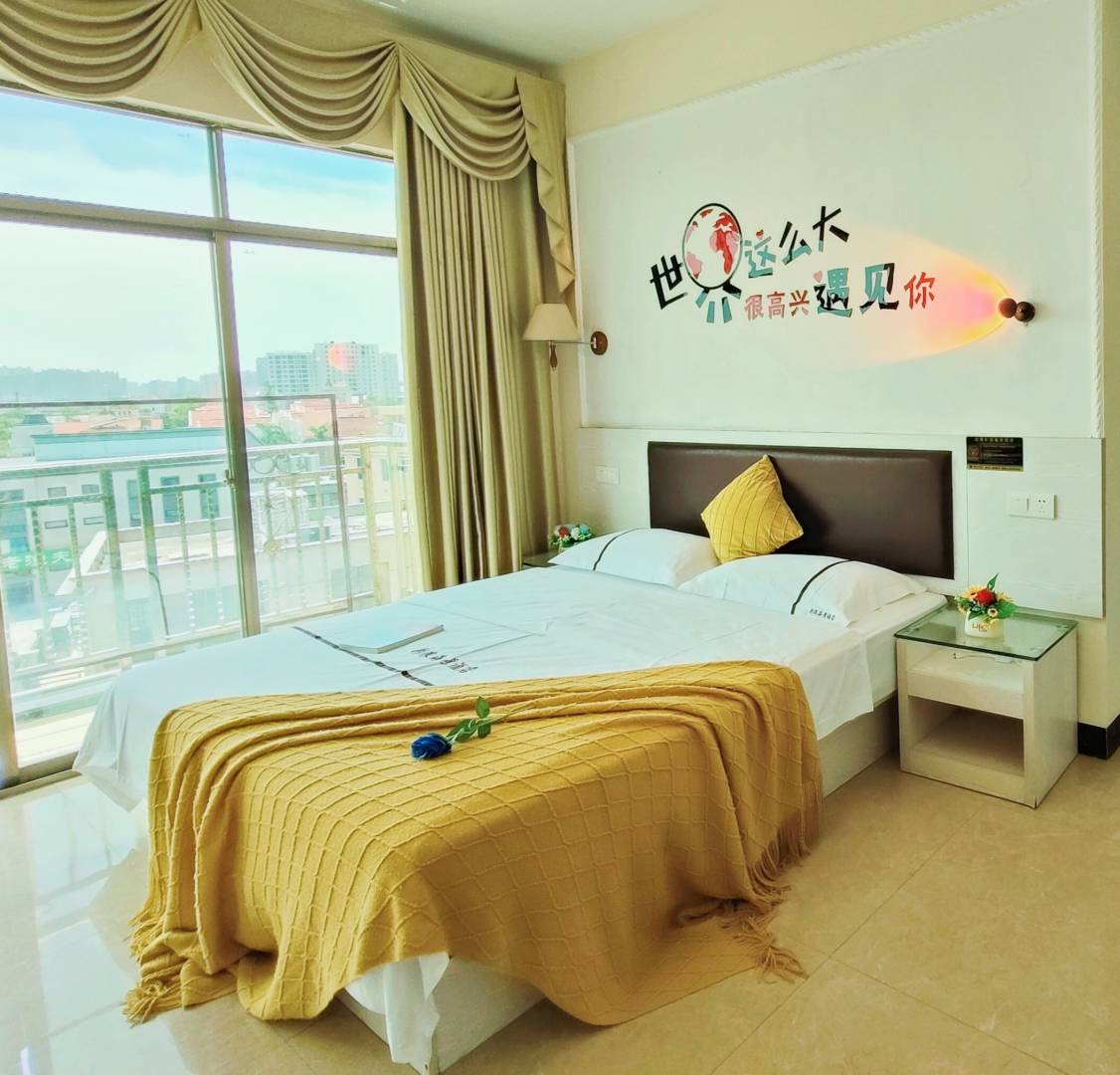彩浪海景酒店