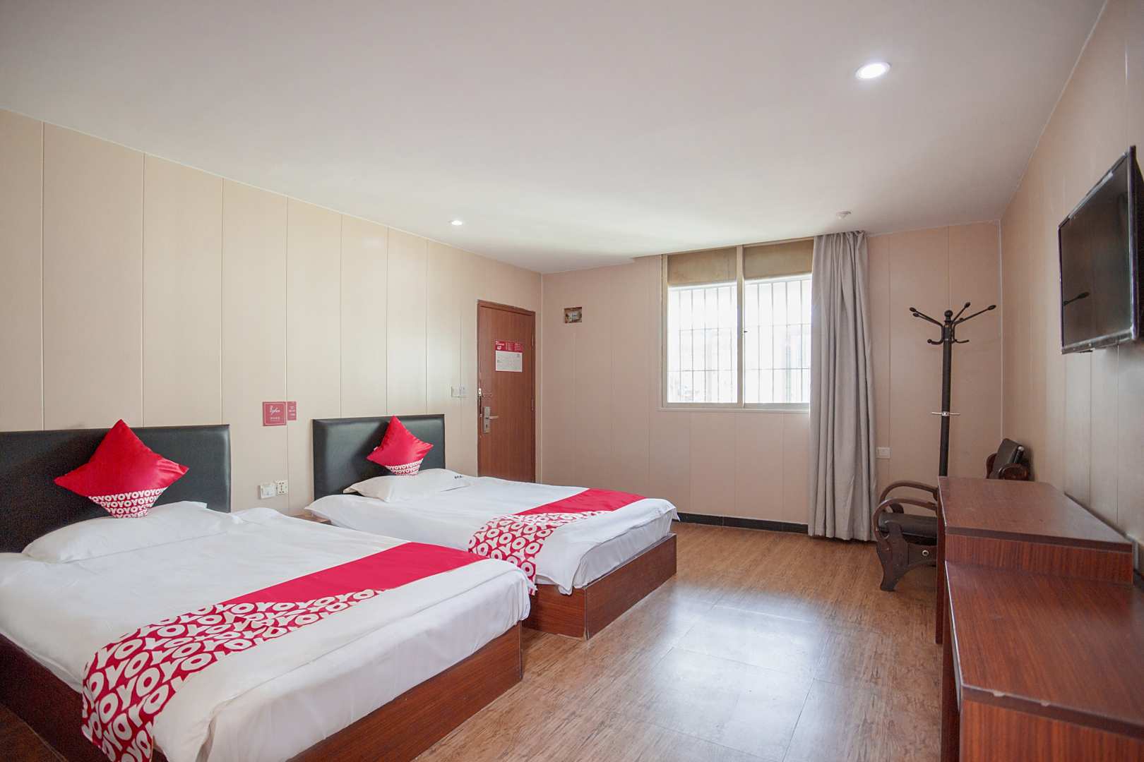 鸿捷宾馆(首山店)