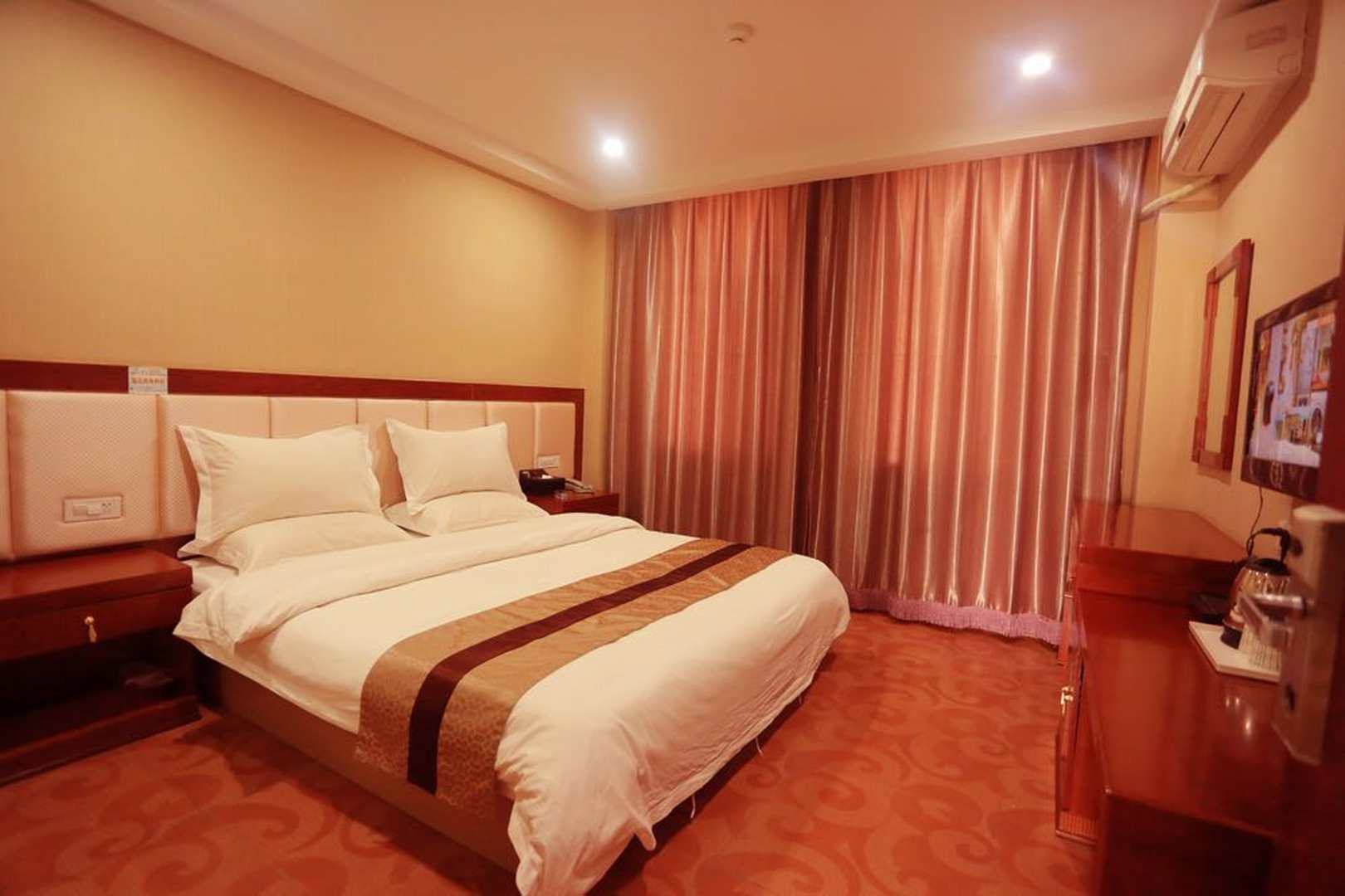 逸达晌午酒店(呼和浩特金桥店)