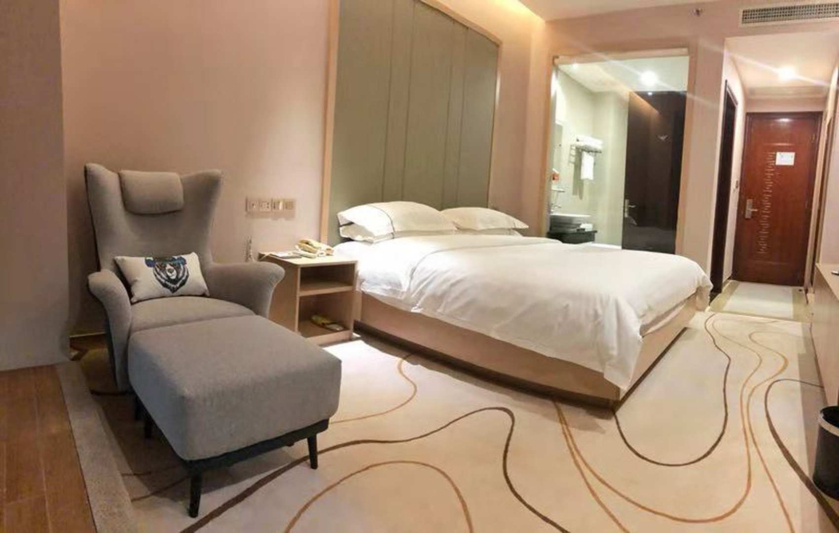 佛冈三泰商务酒店