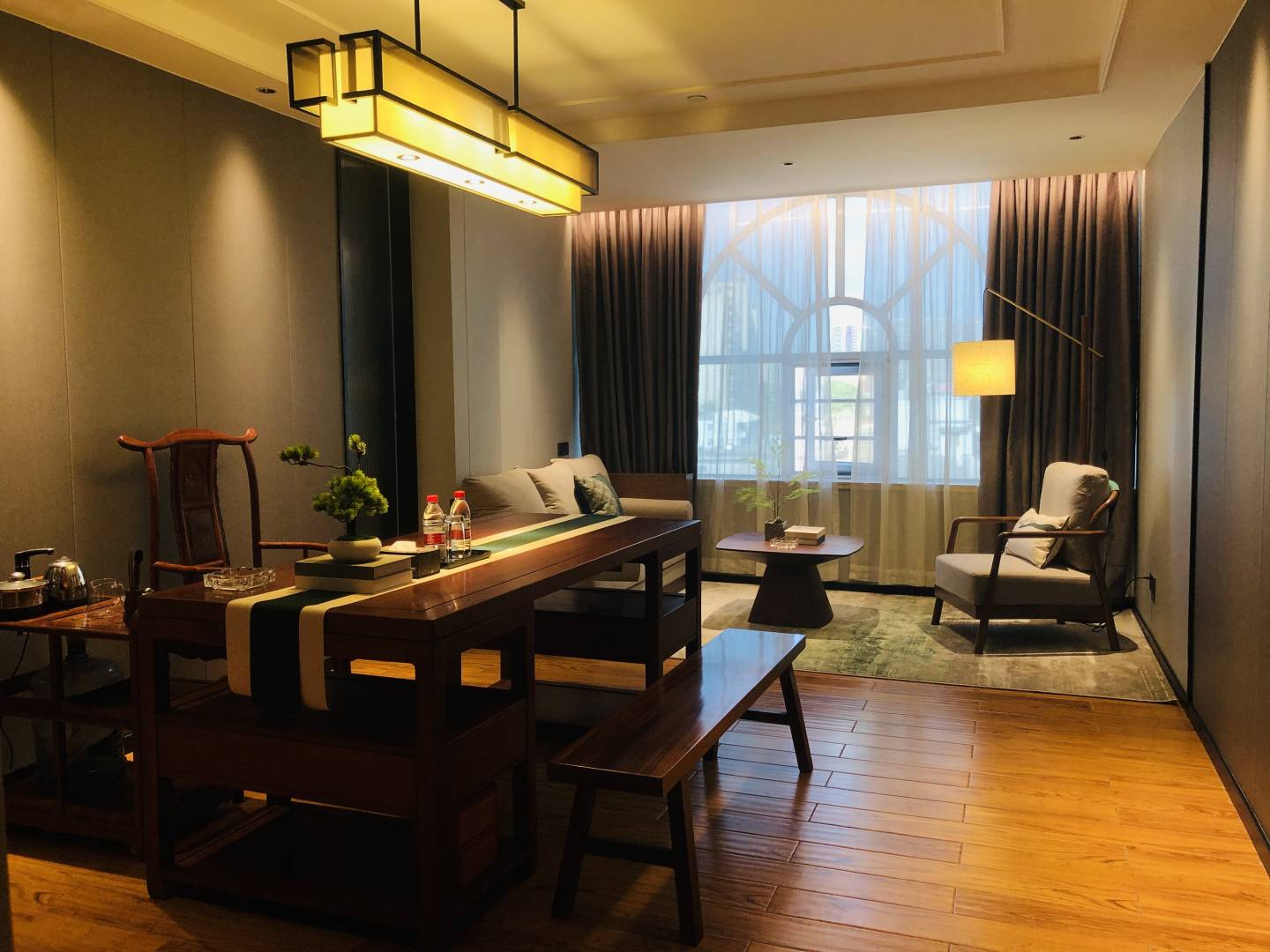 东莞南城艺展酒店