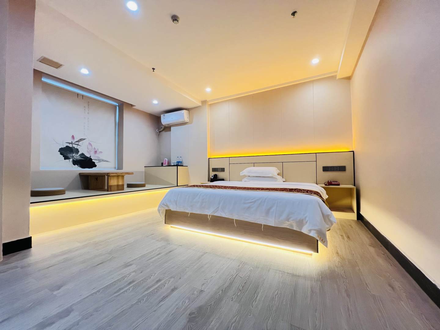 阳春炜富商务酒店