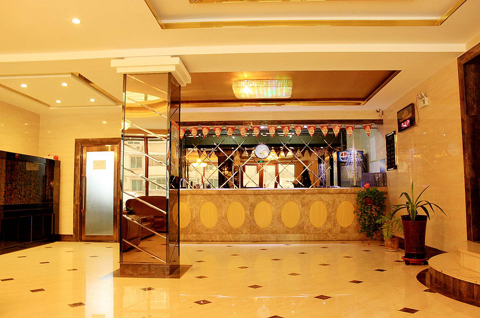 OYO鸿源商务宾馆(浑河北路店)