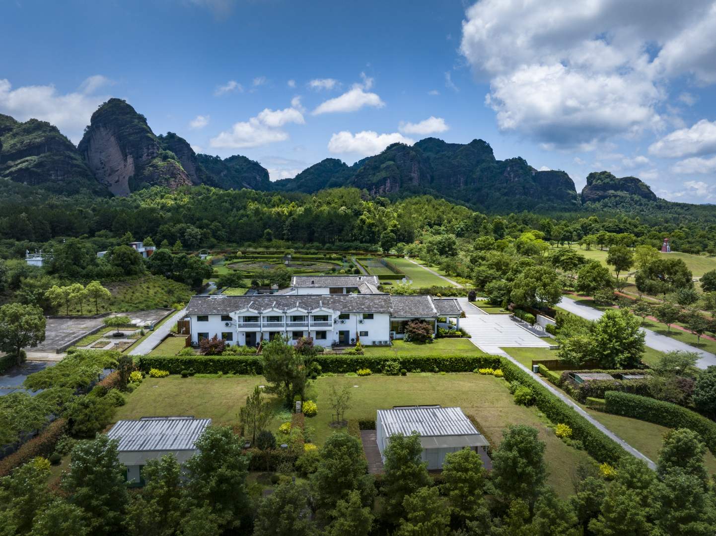 龙虎山花语美墅民宿