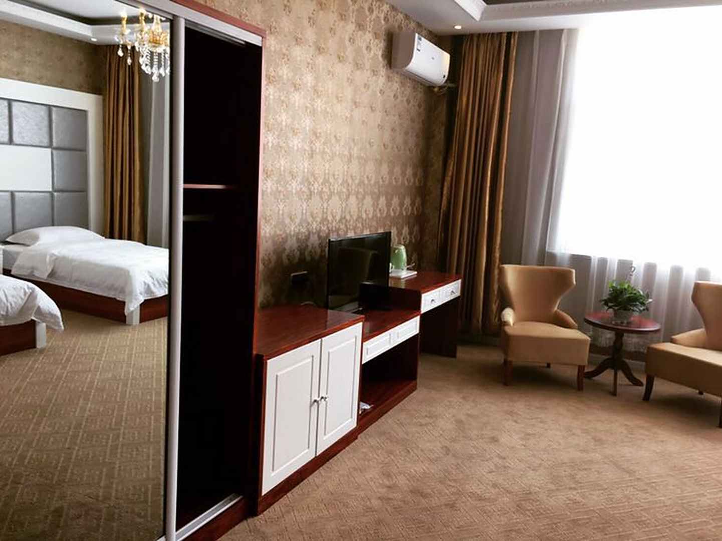 苏尼特左旗浩达假日酒店