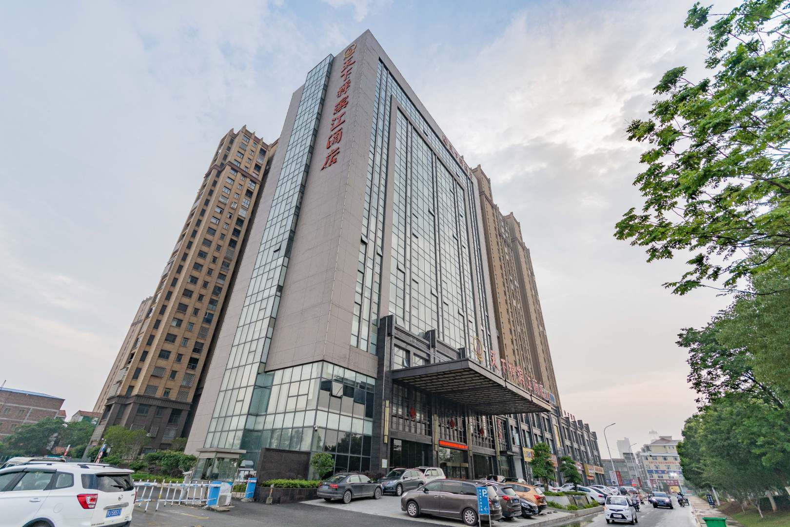 天下禅滨江酒店