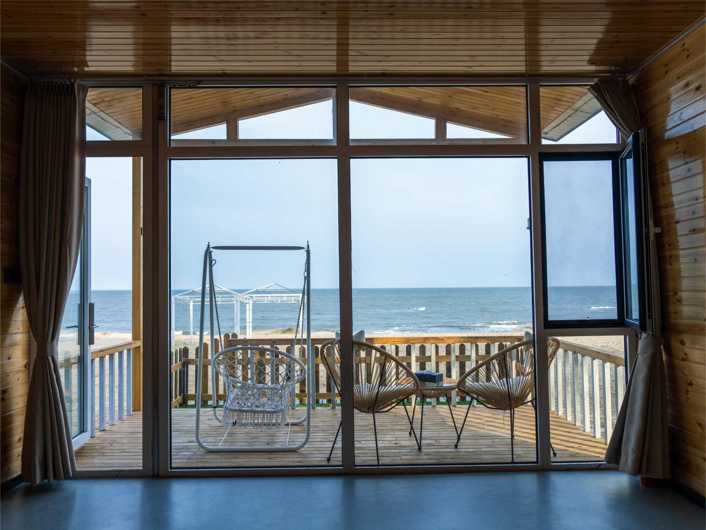 龙泉海滨度假村