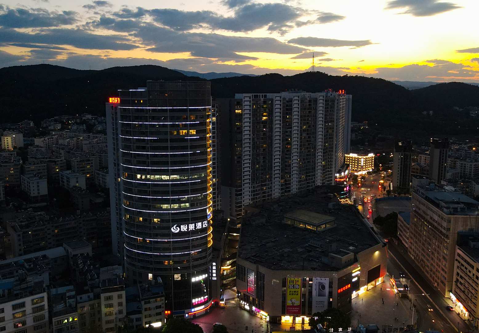 悦莱酒店(彝族博物馆店)