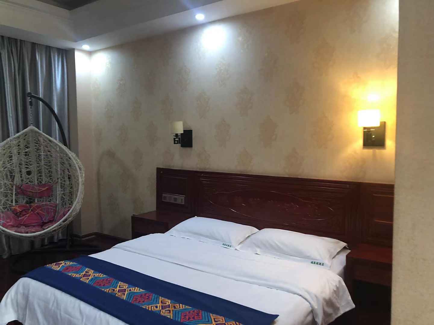 芒市瑞琴阁酒店