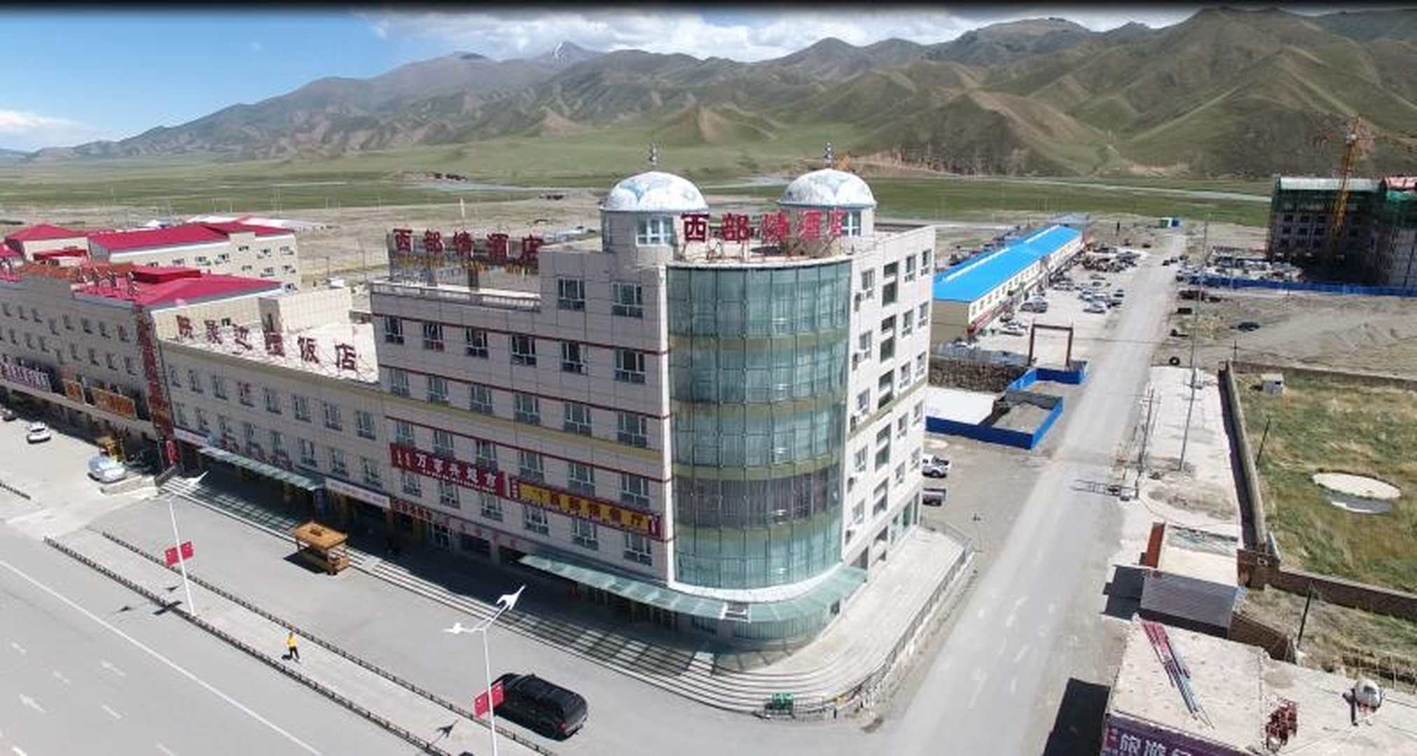 巴音布鲁克西部情酒店