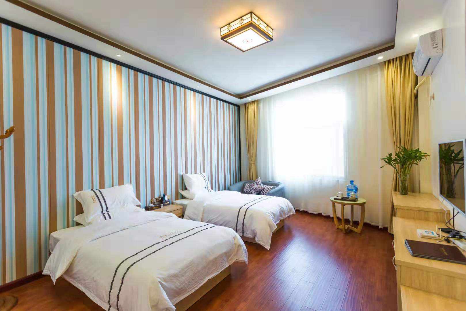 景东黄金山泉酒店