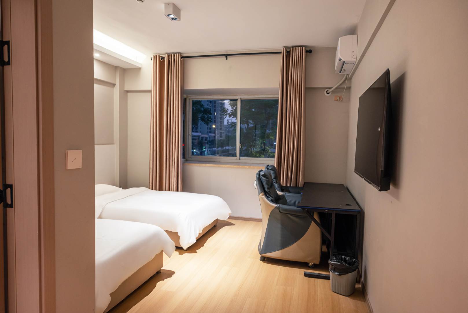 重庆帝达宾馆(冉家坝玉带山地铁站店)