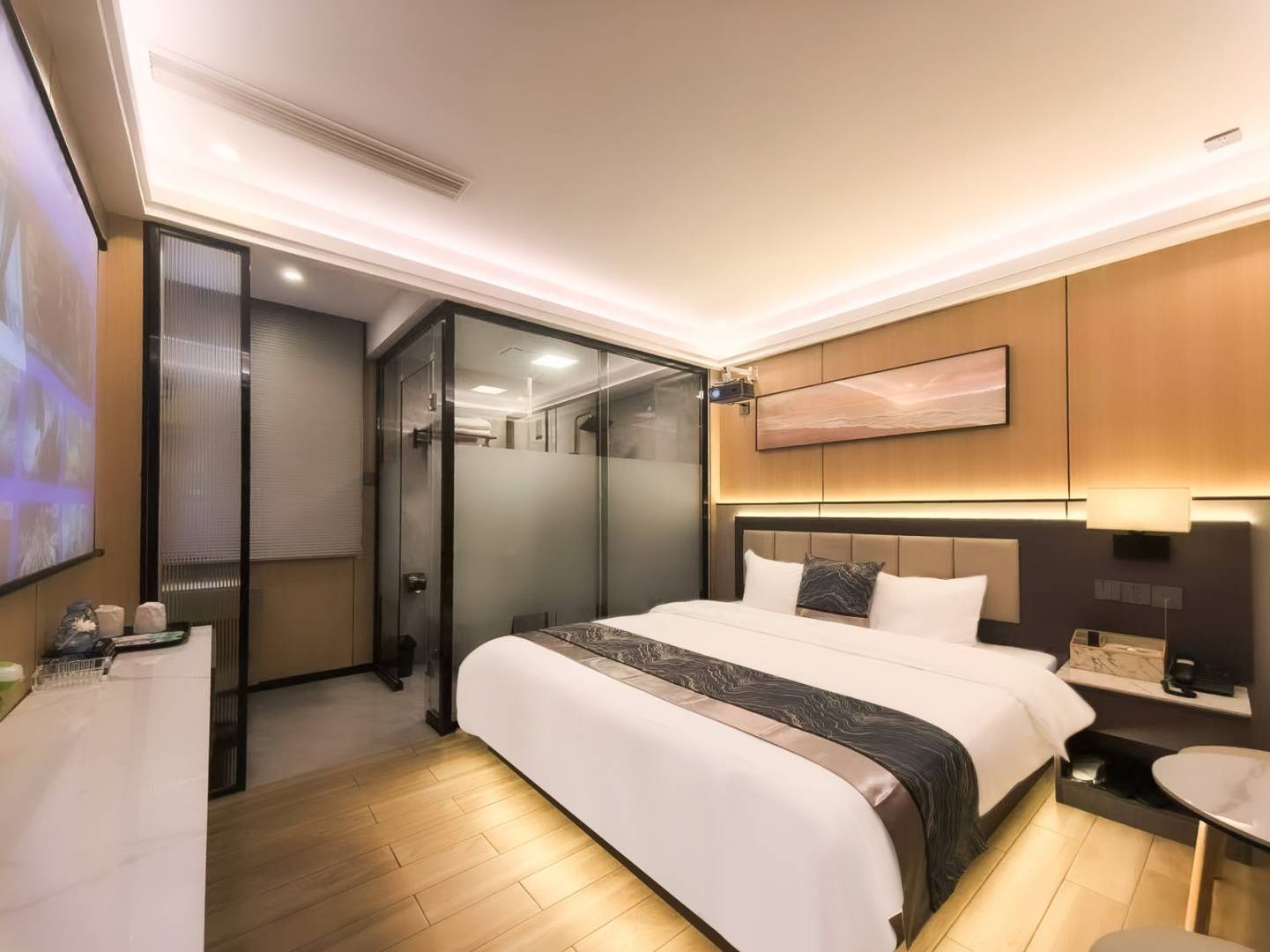 深圳华富隆商务宾馆(上芬地铁站深圳北站店)