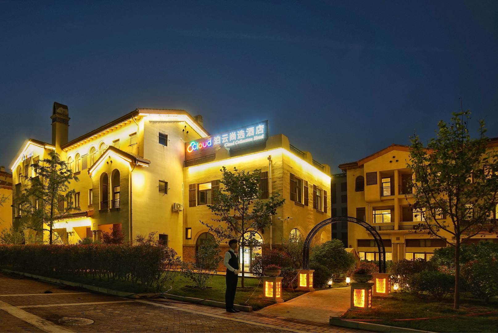 泊云尚选酒店(东方影都万达茂店)