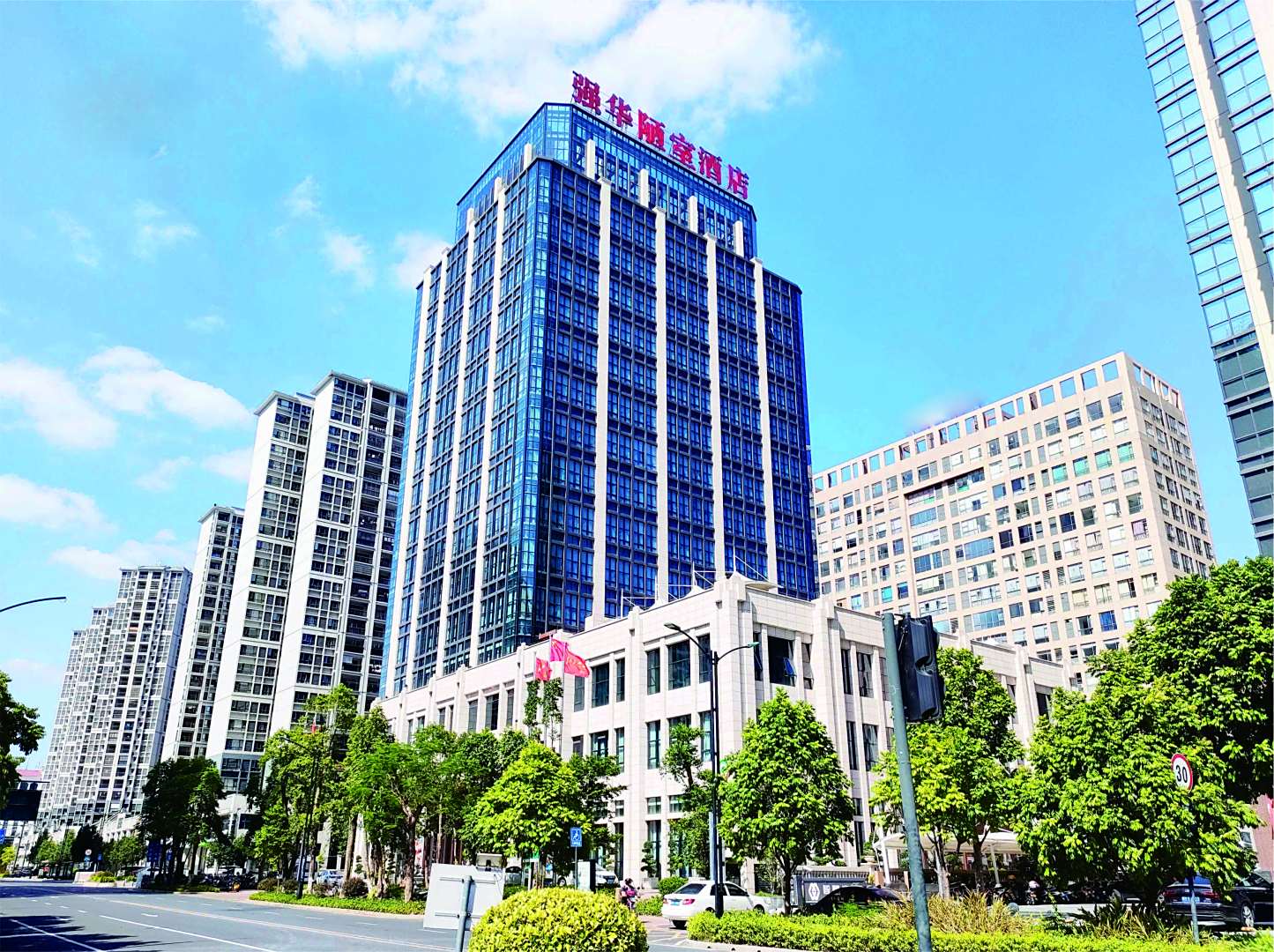 梅州强华陋室酒店