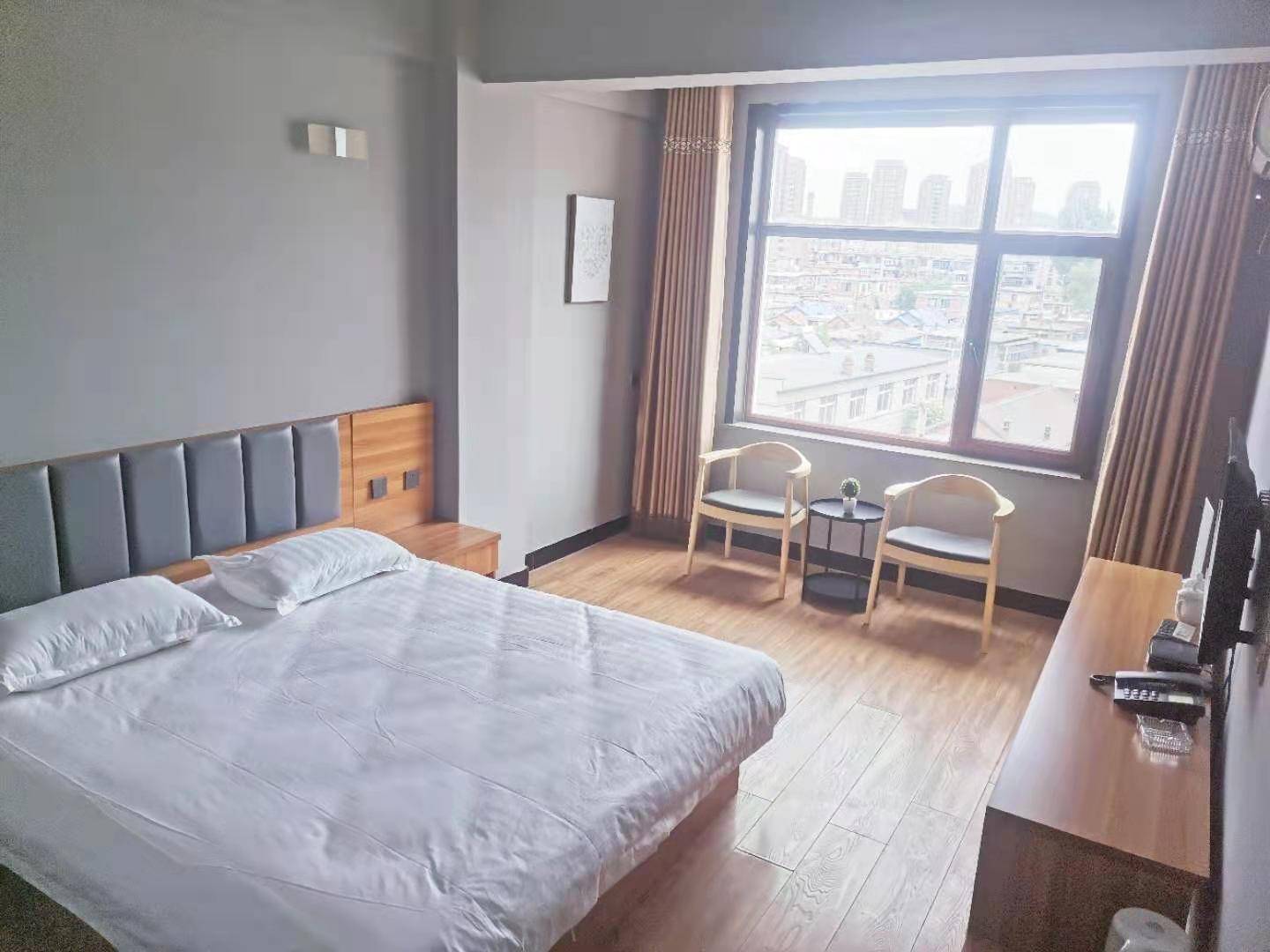 物流商务宾馆(凌源红山路店)