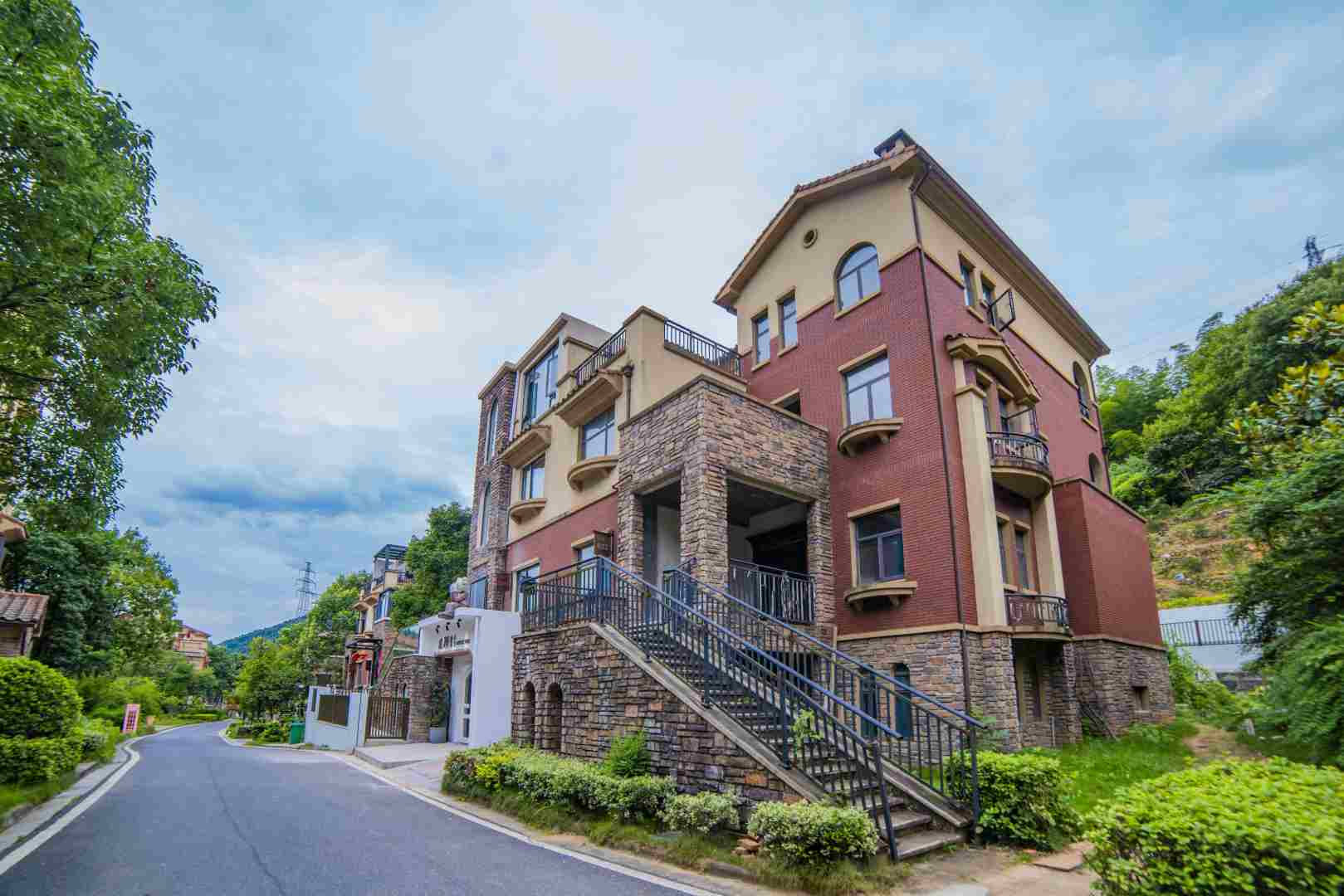 沁园山舍民宿(东江湖景区店)